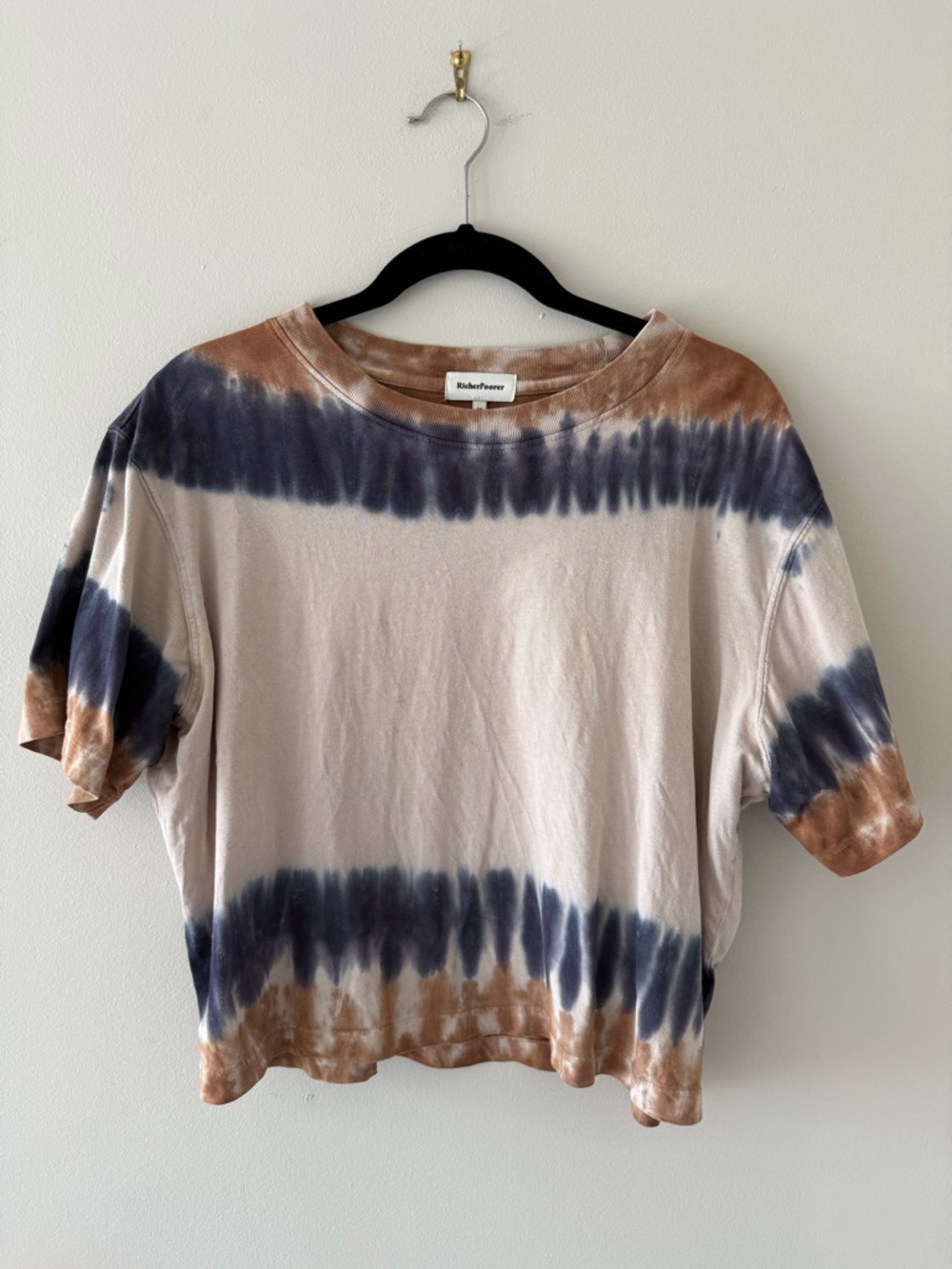 Richer Poorer Short-Sleeve Tie-Dye Crop Tee in Beige, Navy & Brown